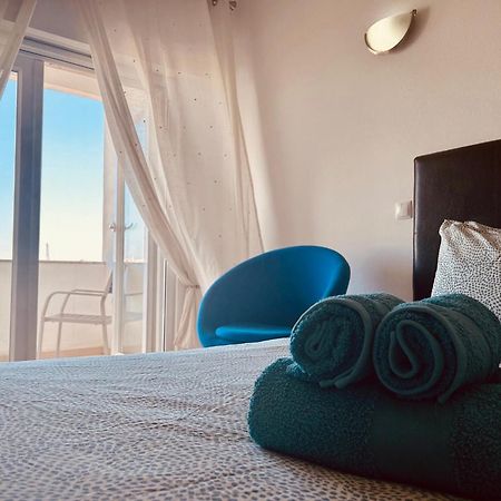 Lagos Main Avenue Studio With Marina View Balcony Bagian luar foto