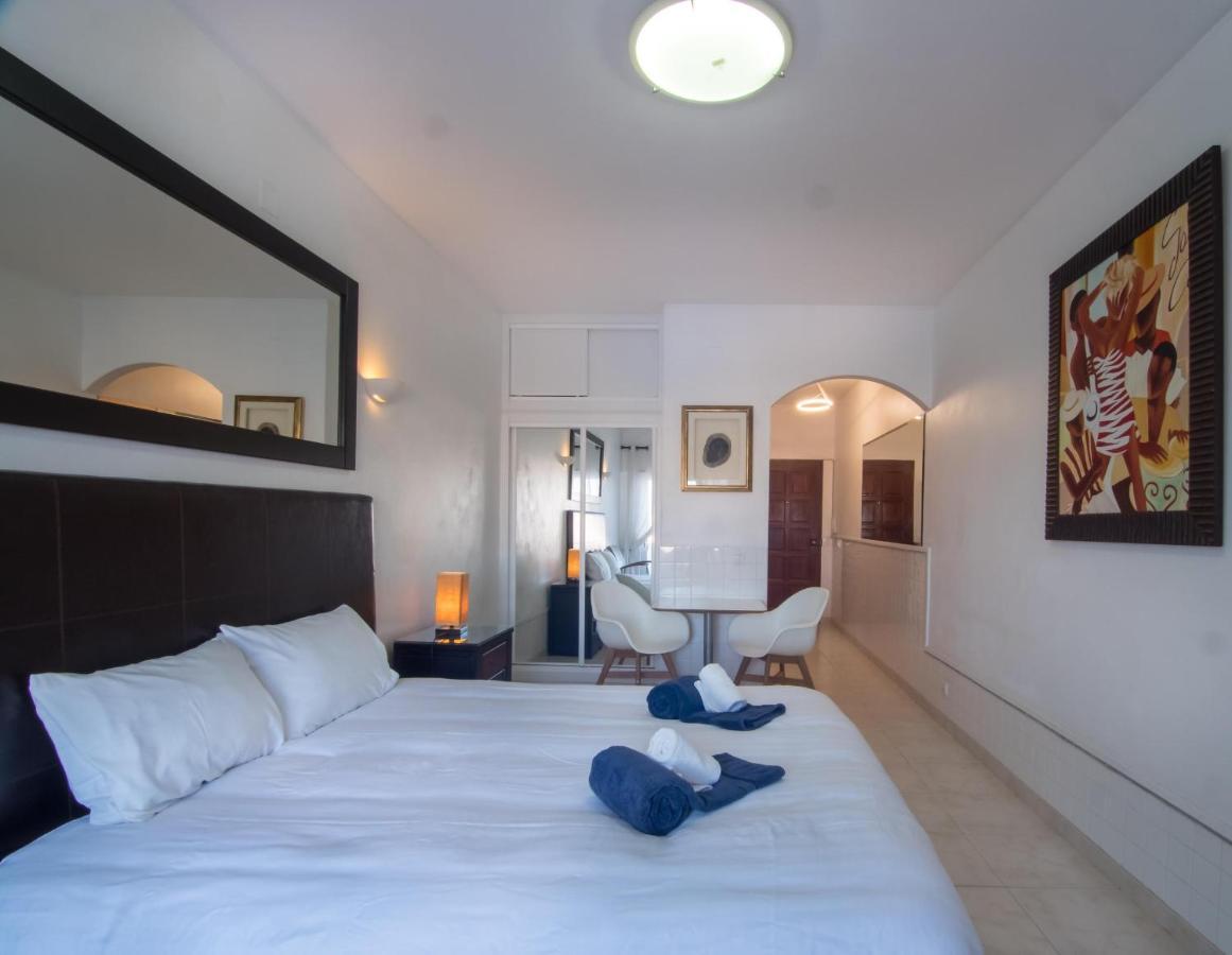 Lagos Main Avenue Studio With Marina View Balcony Bagian luar foto