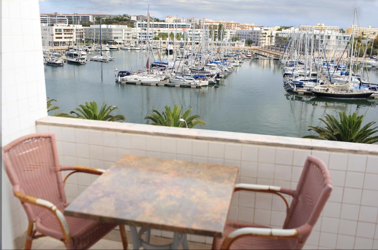 Lagos Main Avenue Studio With Marina View Balcony Bagian luar foto
