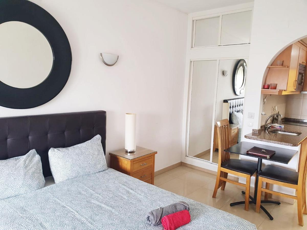 Lagos Main Avenue Studio With Marina View Balcony Bagian luar foto