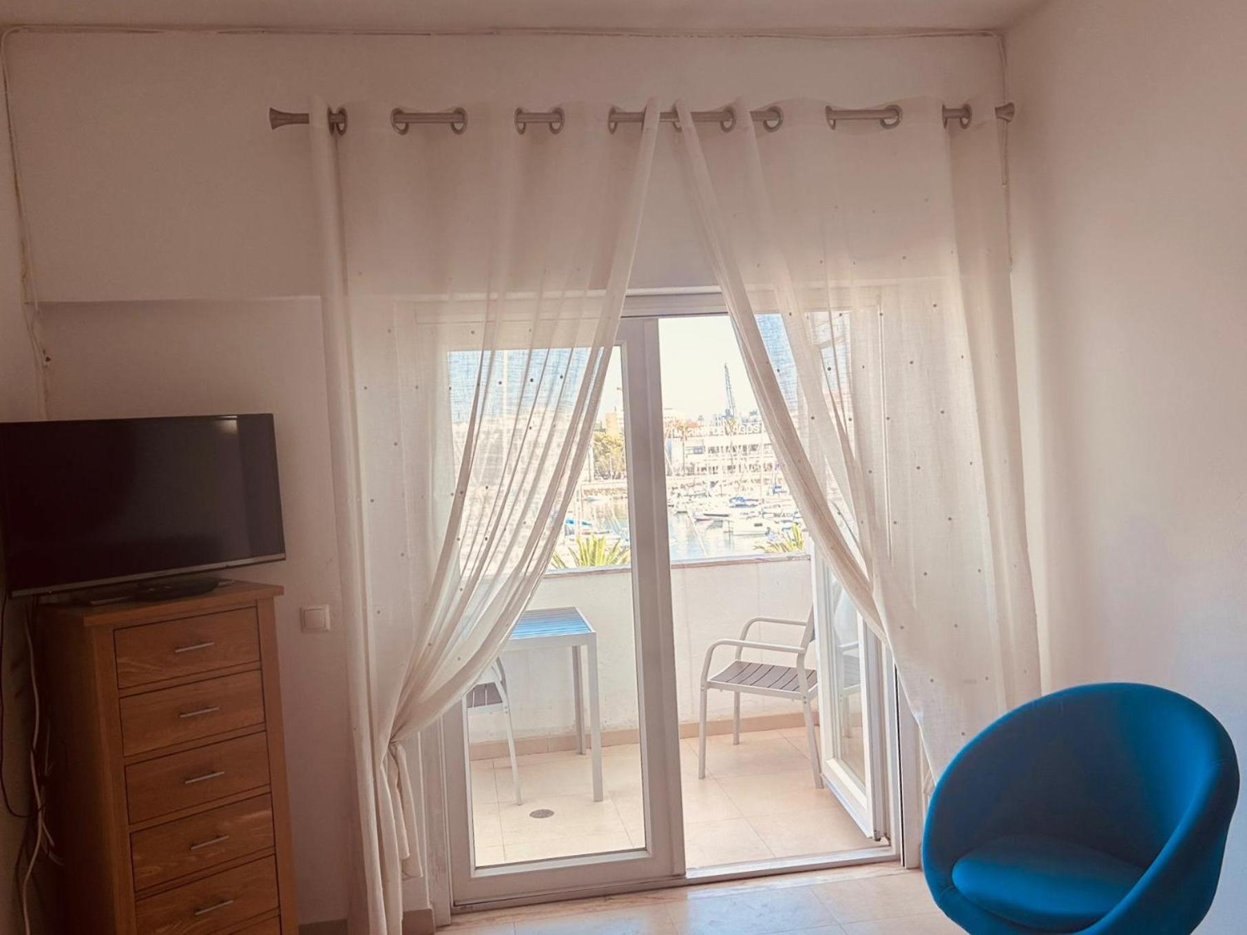 Lagos Main Avenue Studio With Marina View Balcony Bagian luar foto