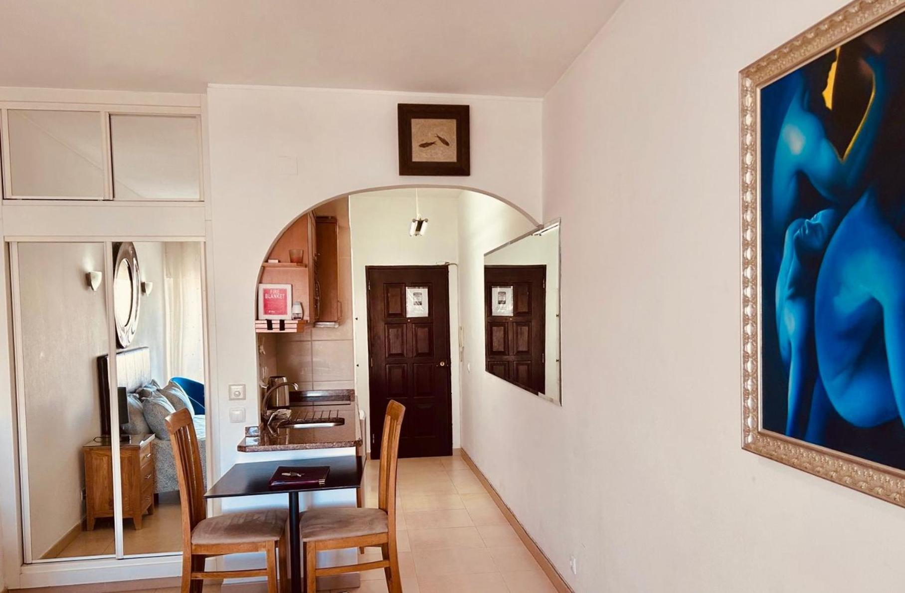 Lagos Main Avenue Studio With Marina View Balcony Bagian luar foto