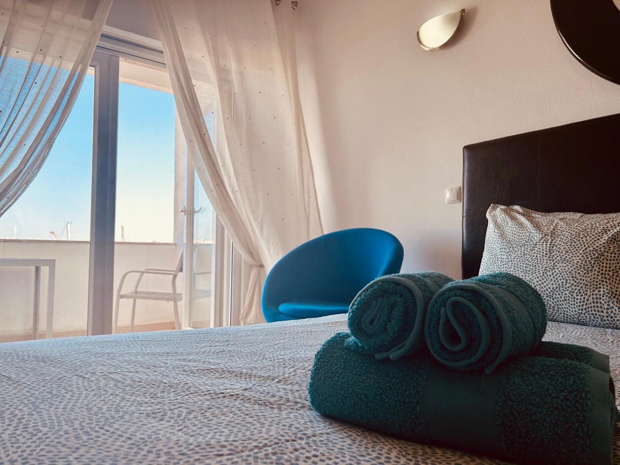 Lagos Main Avenue Studio With Marina View Balcony Bagian luar foto